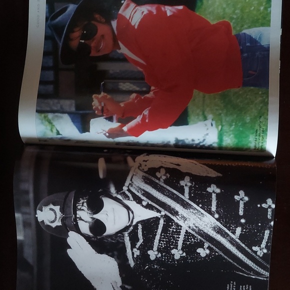 Michael Jackson King of Pop Magazine - Picture 4 of 4